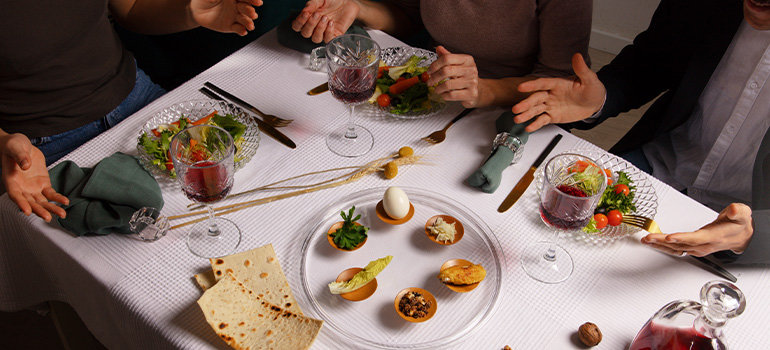 Passover family praying
